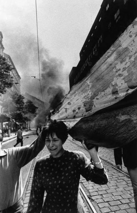 Famous, Infamous and Iconic Photographs (45 pics + text)