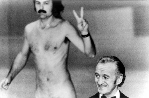 Famous, Infamous and Iconic Photographs (45 pics + text)