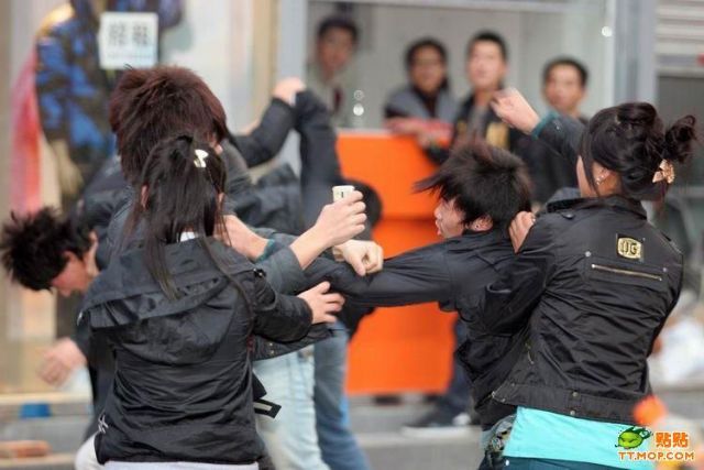 Street Fight (6 pics)