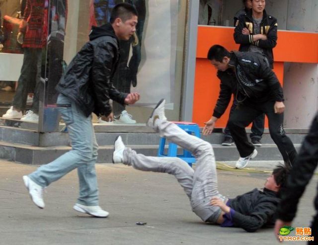 Street Fight (6 pics)