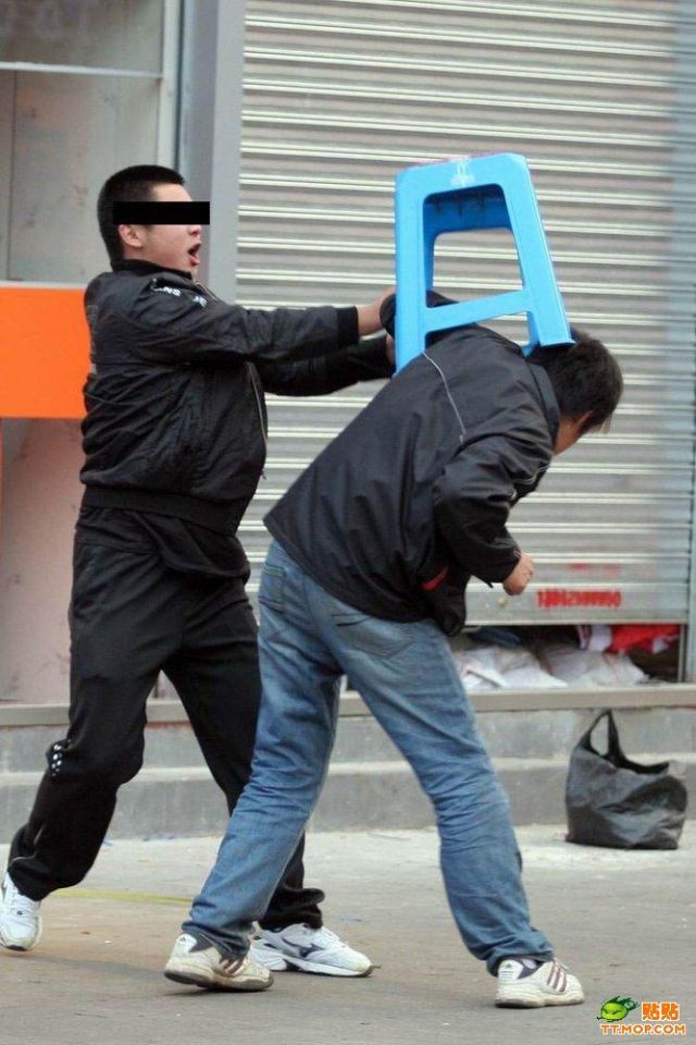 Street Fight (6 pics)