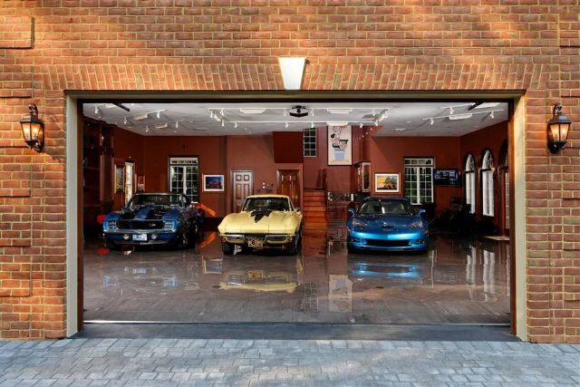 Awesome and Most Beautiful Garages for Super Cars (54 pics)