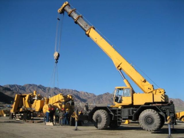 Assembling of BelAZ Vehicles (16 pics)