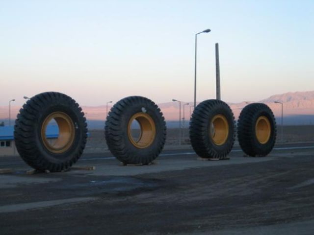 Assembling of BelAZ Vehicles (16 pics)