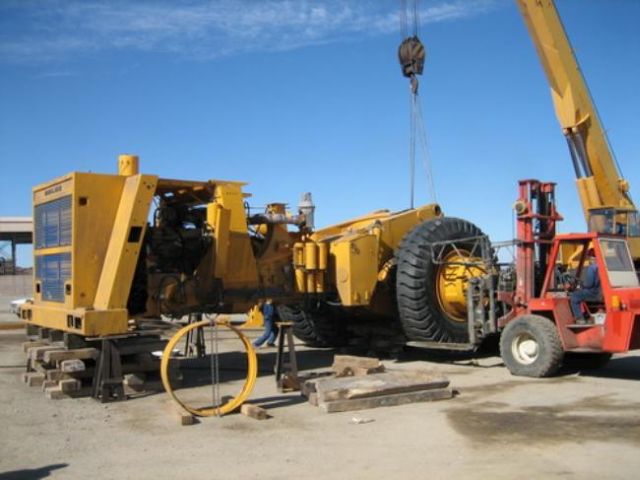 Assembling of BelAZ Vehicles (16 pics)