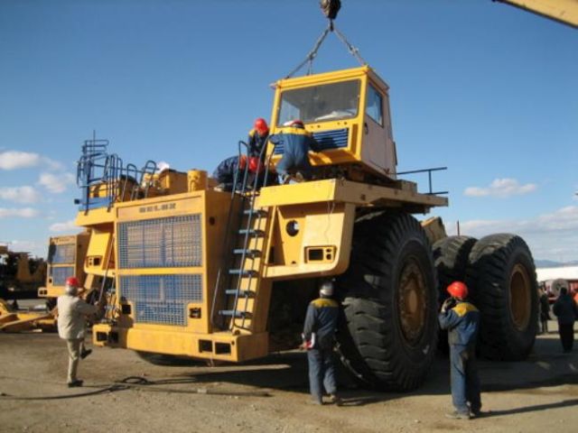 Assembling of BelAZ Vehicles (16 pics)