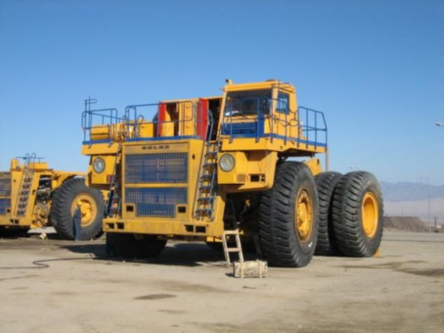 Assembling of BelAZ Vehicles (16 pics)