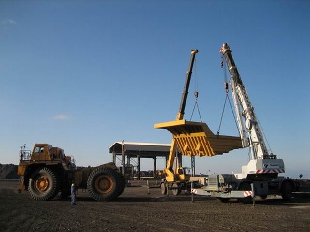Assembling of BelAZ Vehicles (16 pics)