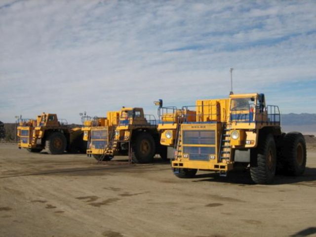 Assembling of BelAZ Vehicles (16 pics)