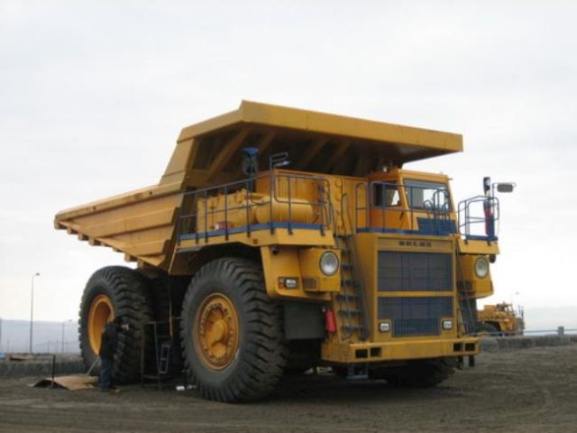Assembling of BelAZ Vehicles (16 pics)