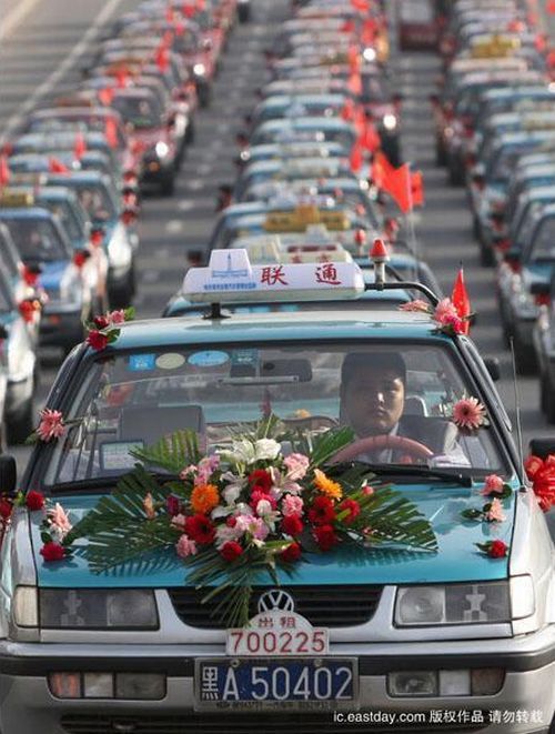 Wedding Procession Able to Surprise Many People (8 pics)