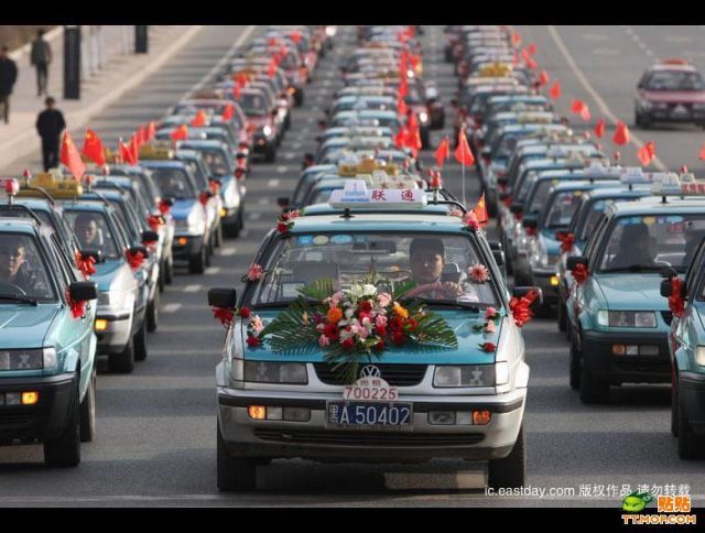 Wedding Procession Able to Surprise Many People (8 pics)