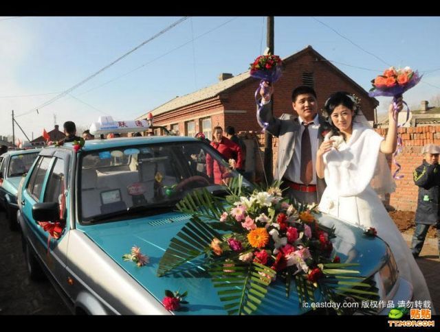 Wedding Procession Able to Surprise Many People (8 pics)