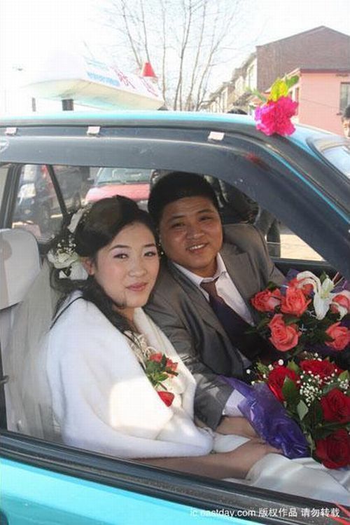 Wedding Procession Able to Surprise Many People (8 pics)