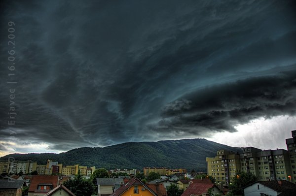 Incredible and Unique Shots of Stormy Clouds (10 pics)