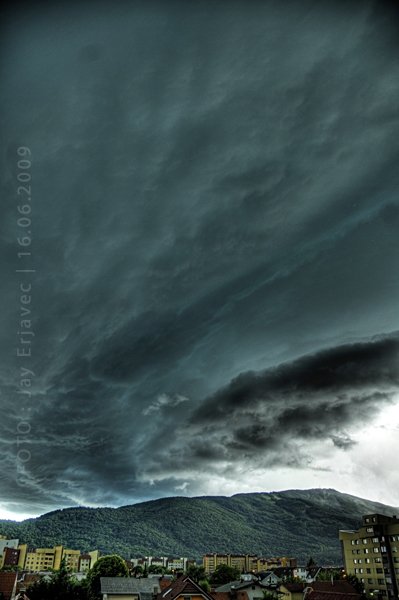 Incredible and Unique Shots of Stormy Clouds (10 pics)