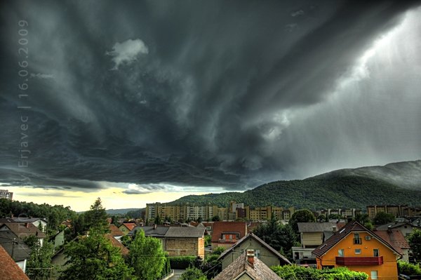 Incredible and Unique Shots of Stormy Clouds (10 pics)