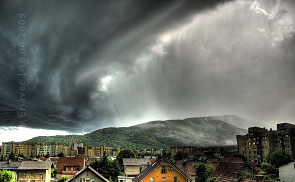 Incredible and Unique Shots of Stormy Clouds (10 pics)