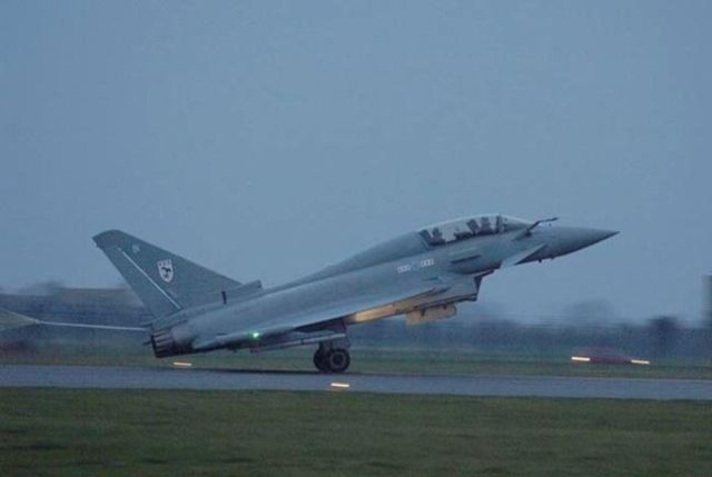 Emergency Landing (18 pics)
