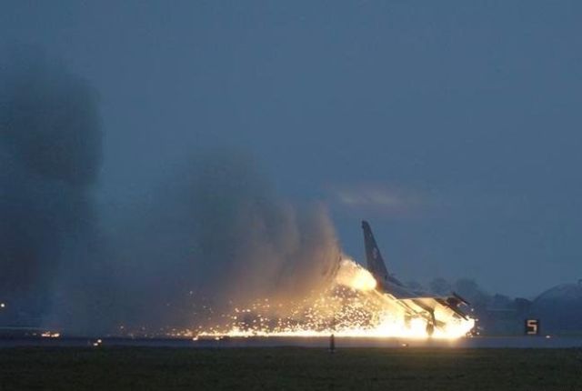 Emergency Landing (18 pics)