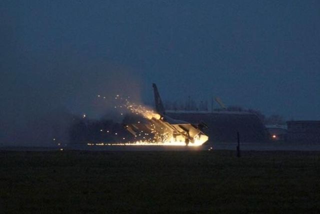 Emergency Landing (18 pics)