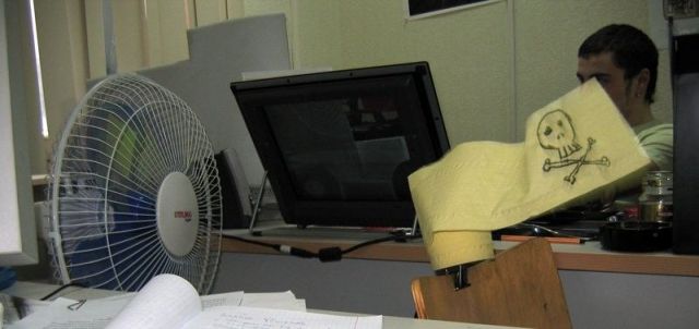 How to Entertain Yourself at Work (37 pics)