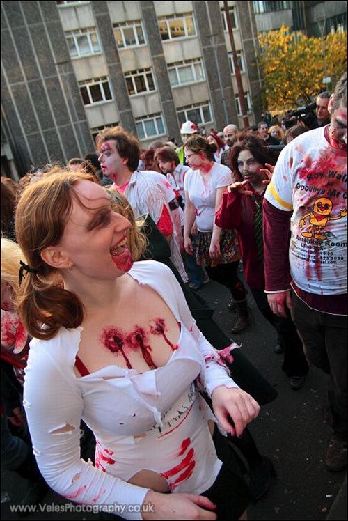 Zombie Walk in Glasgow (42 pics)