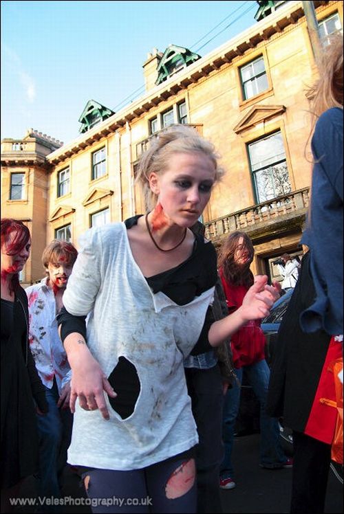 Zombie Walk in Glasgow (42 pics)