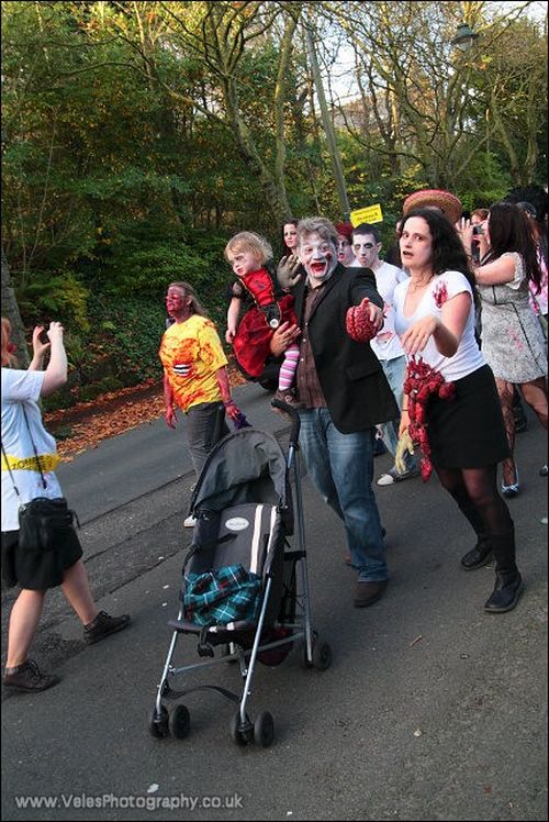 Zombie Walk in Glasgow (42 pics)
