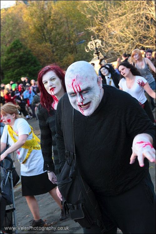 Zombie Walk in Glasgow (42 pics)
