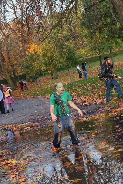 Zombie Walk in Glasgow (42 pics)