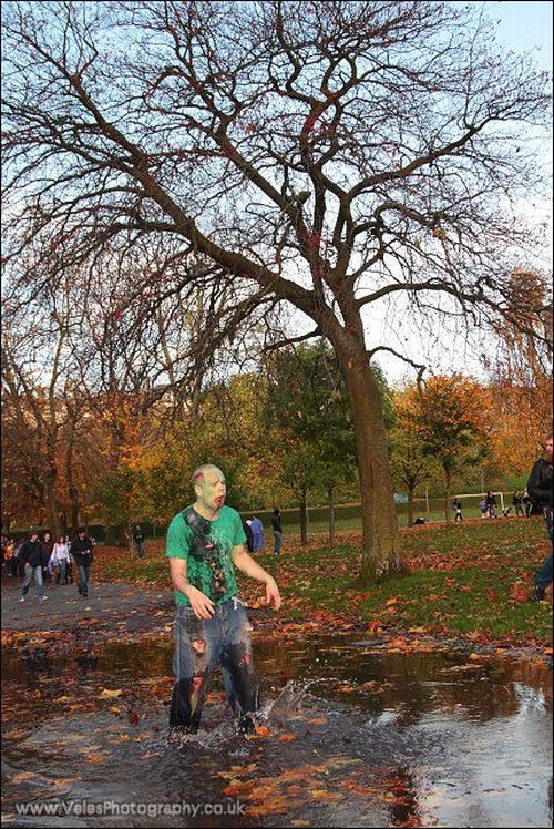 Zombie Walk in Glasgow (42 pics)