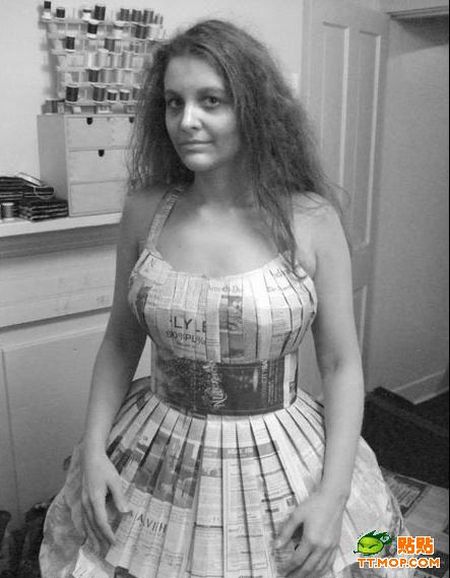 Newspaper Dress (8 pics)