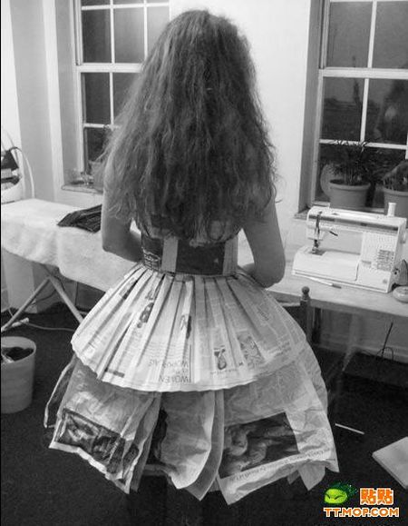 Newspaper Dress (8 pics)