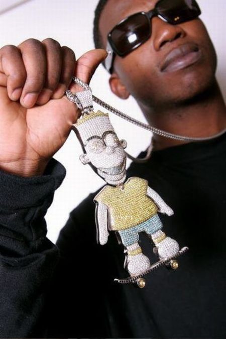 Most Ridiculous Chains of Rappers (22 pics)