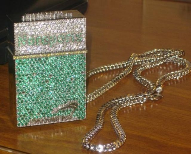 Most Ridiculous Chains of Rappers (22 pics)