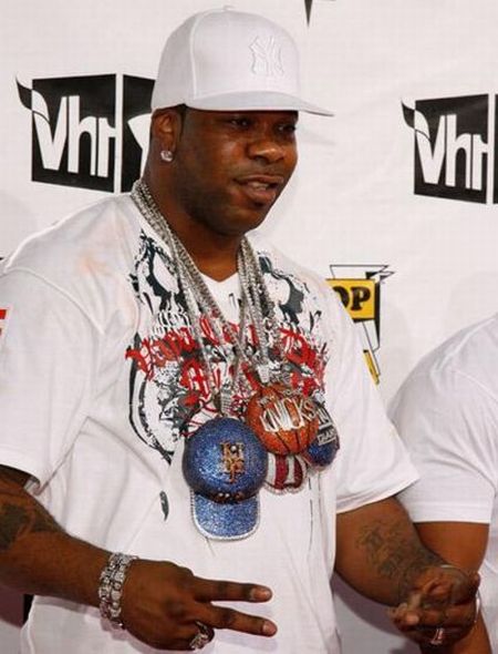 Most Ridiculous Chains of Rappers (22 pics)