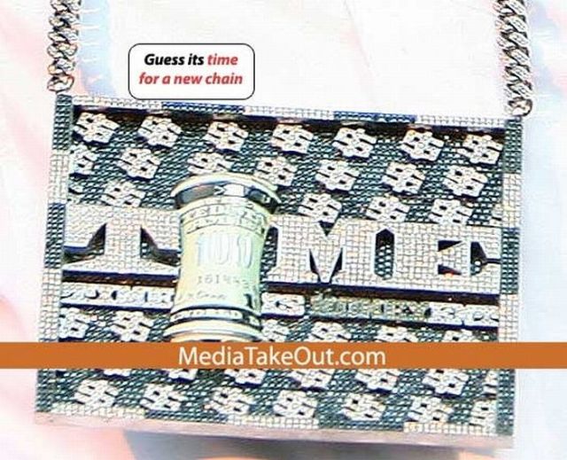 Most Ridiculous Chains of Rappers (22 pics)