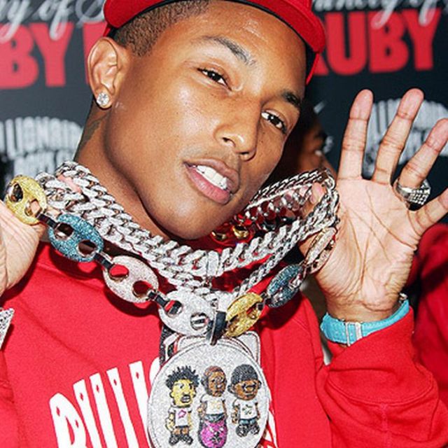 Most Ridiculous Chains of Rappers (22 pics)