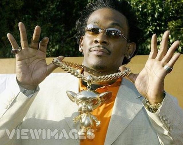 Most Ridiculous Chains of Rappers (22 pics)