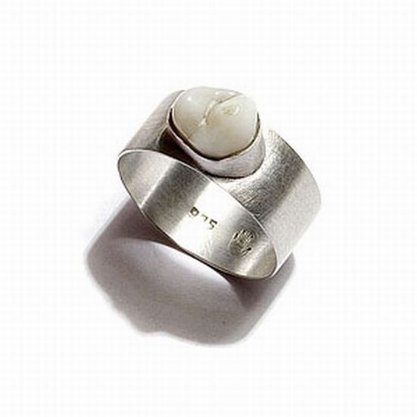 Jewelry with Teeth (10 pics)