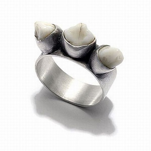 Jewelry with Teeth (10 pics)