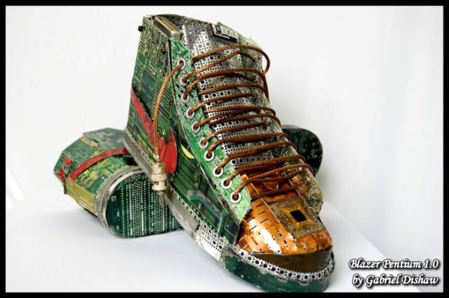 Shoes Made Out of Pentium Chips (20 pics)