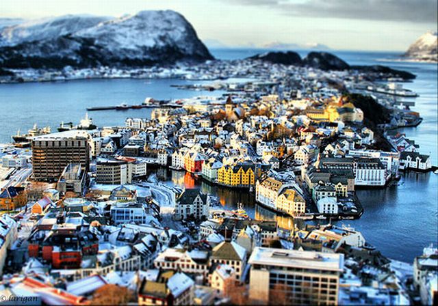 Stunning Tilt-Shift Photography (67 pics)