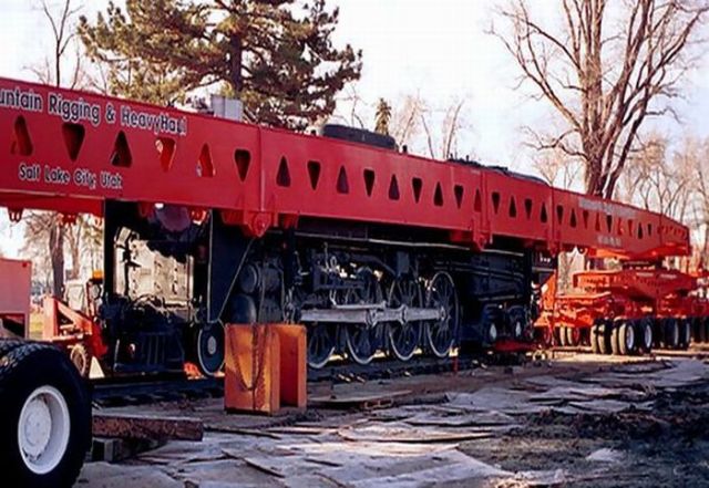 Transporting a New Locomotive to Its Final Destination! (5 pics)
