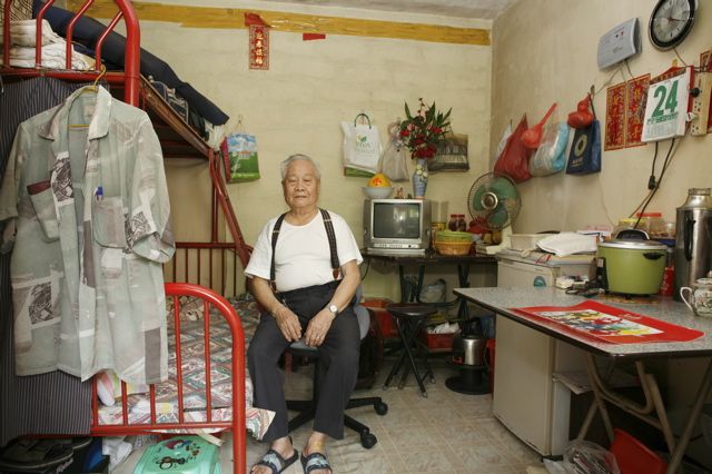 Living on 100 sq feet For Years (100 pics)