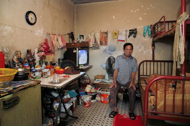 Living on 100 sq feet For Years (100 pics)