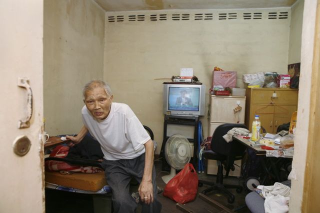 Living on 100 sq feet For Years (100 pics)