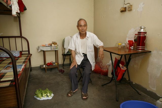 Living on 100 sq feet For Years (100 pics)