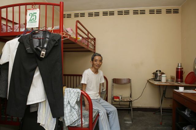 Living on 100 sq feet For Years (100 pics)